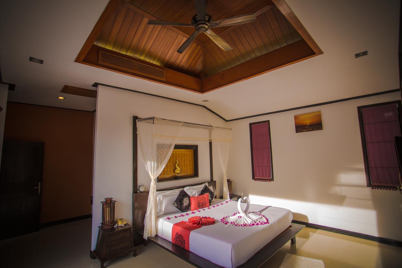 The Iris Pool Villa Rawai Room photo