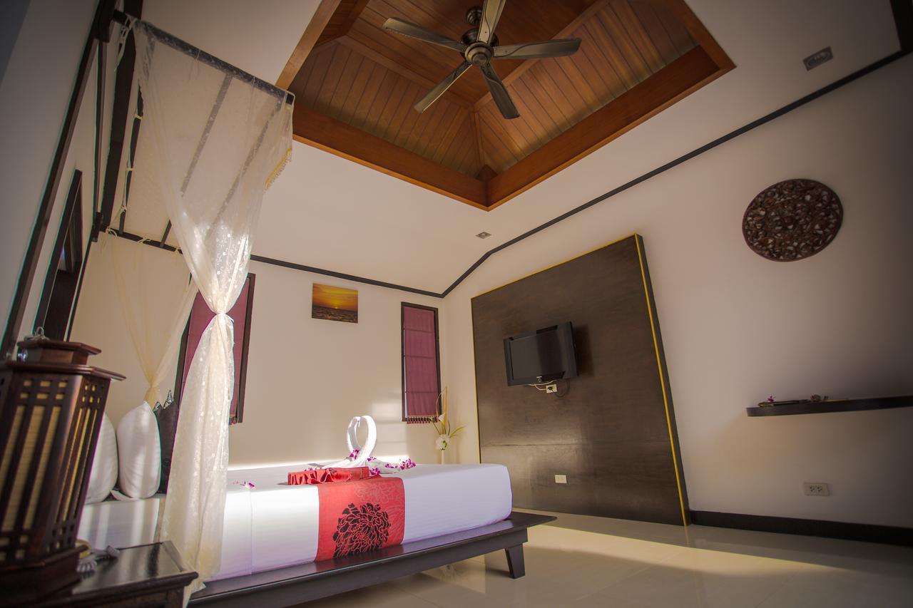 The Iris Pool Villa Rawai Room photo