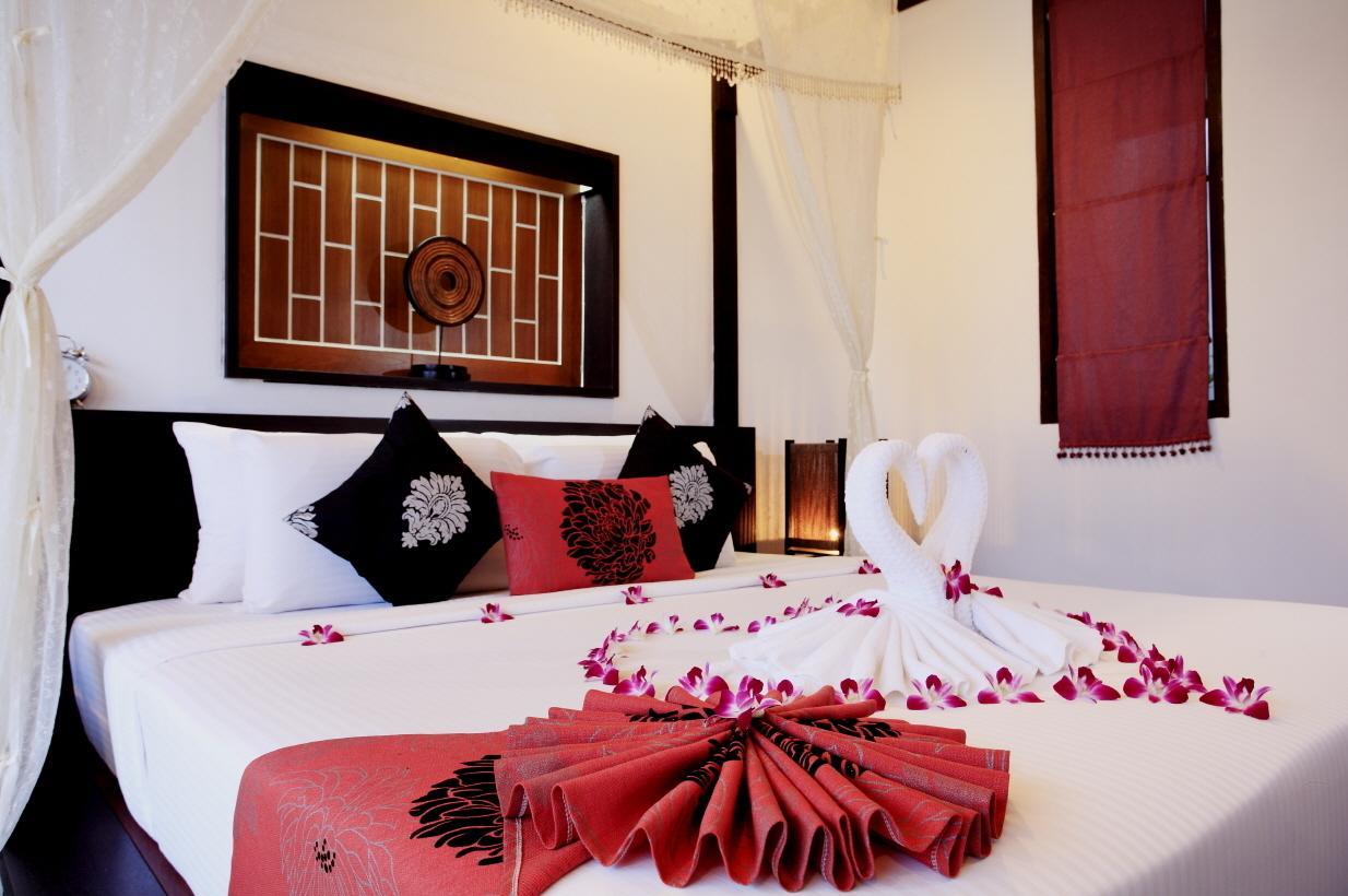 The Iris Pool Villa Rawai Room photo