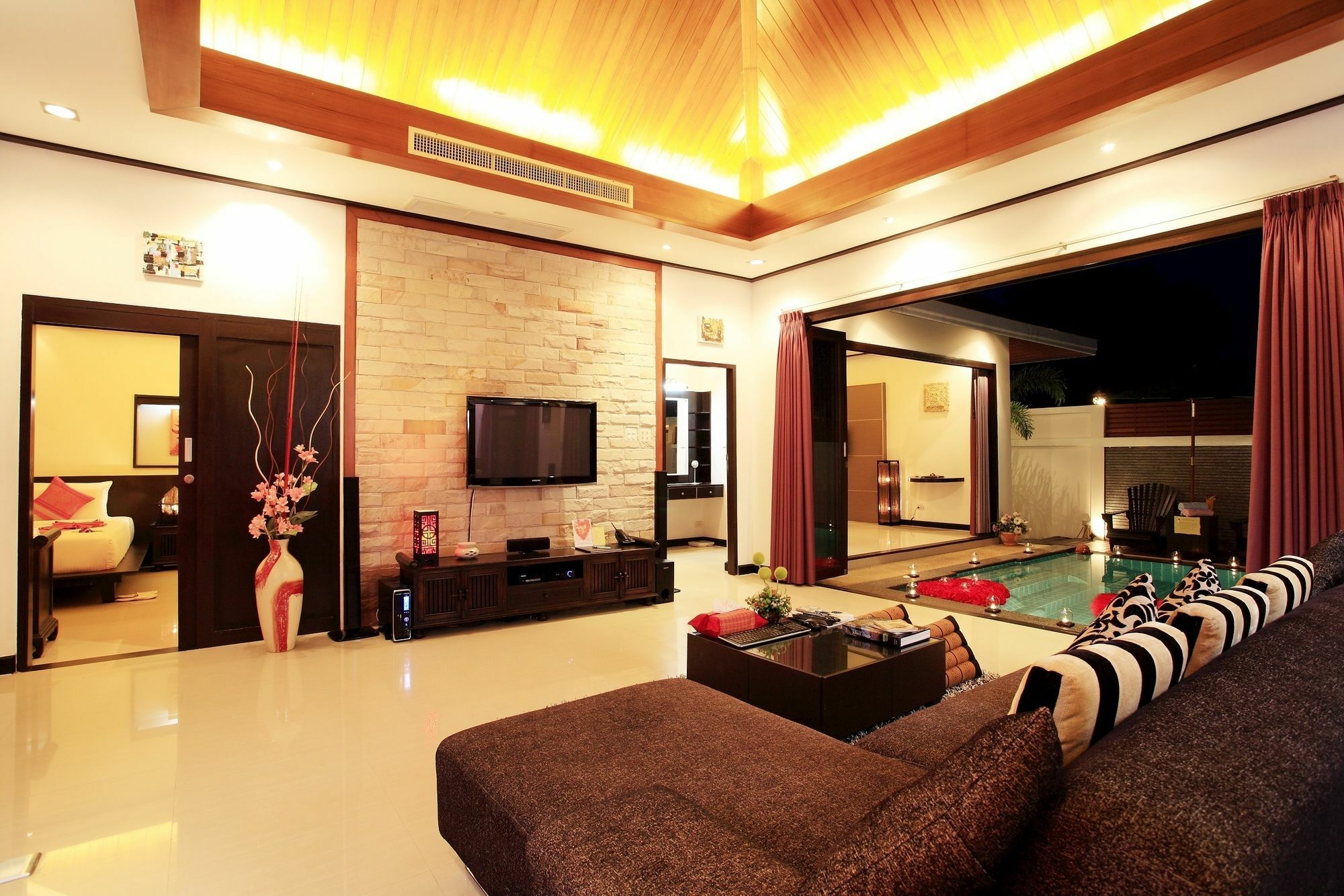 The Iris Pool Villa Rawai Exterior photo