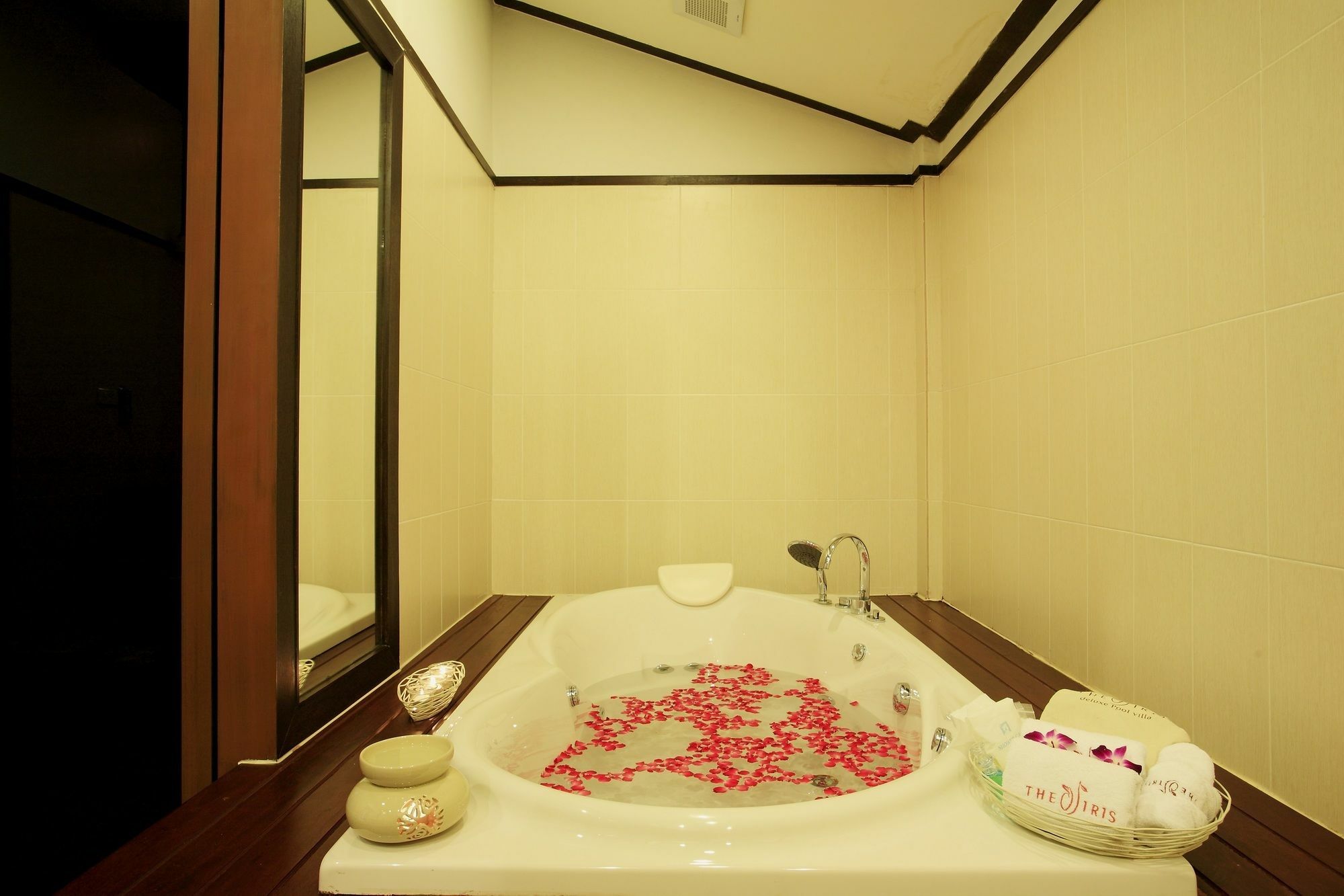 The Iris Pool Villa Rawai Exterior photo