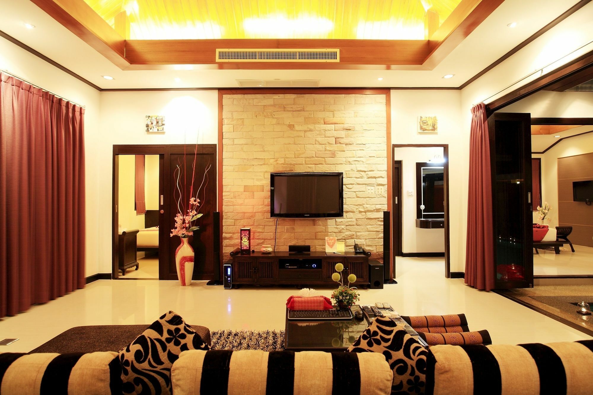 The Iris Pool Villa Rawai Exterior photo
