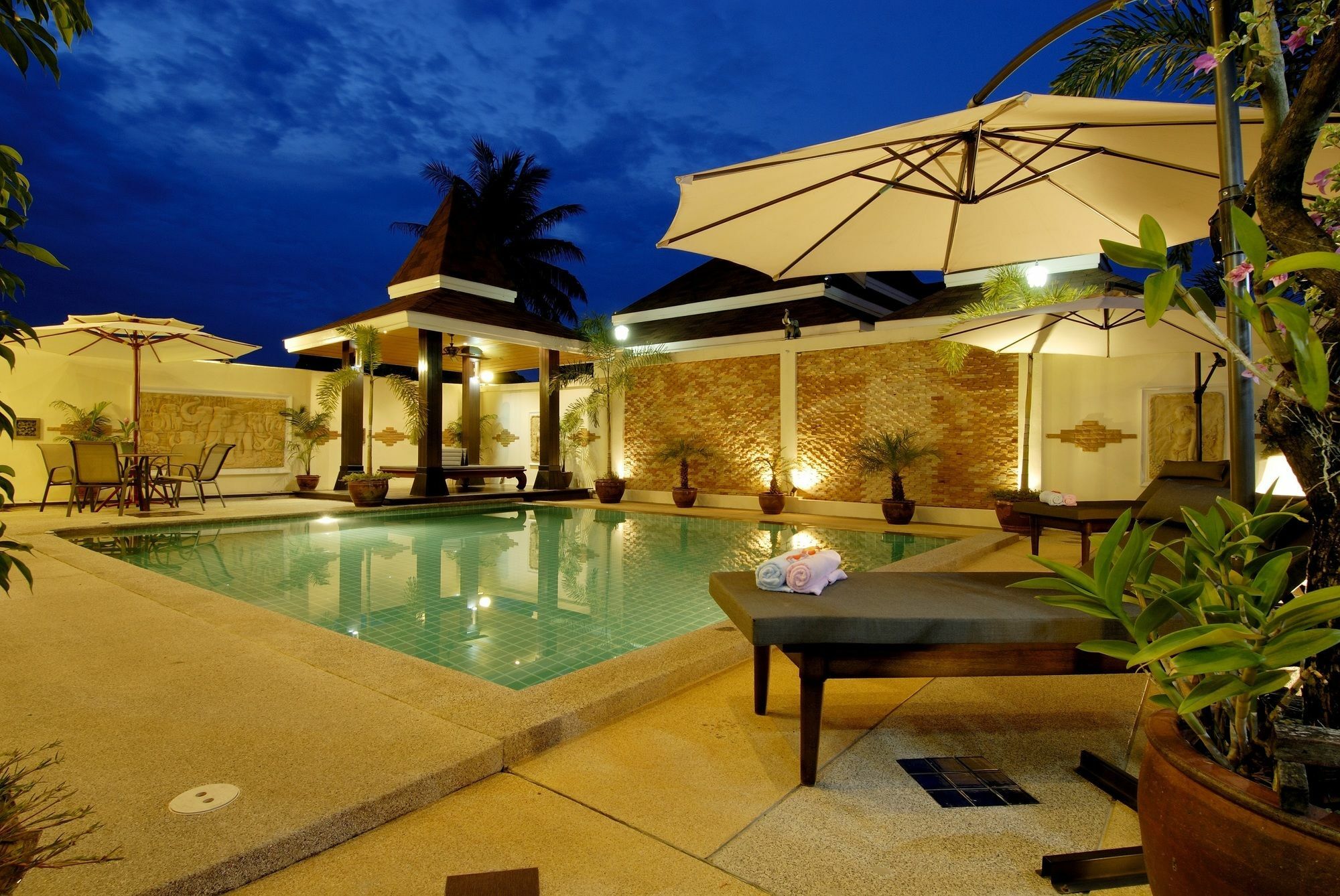 The Iris Pool Villa Rawai Exterior photo